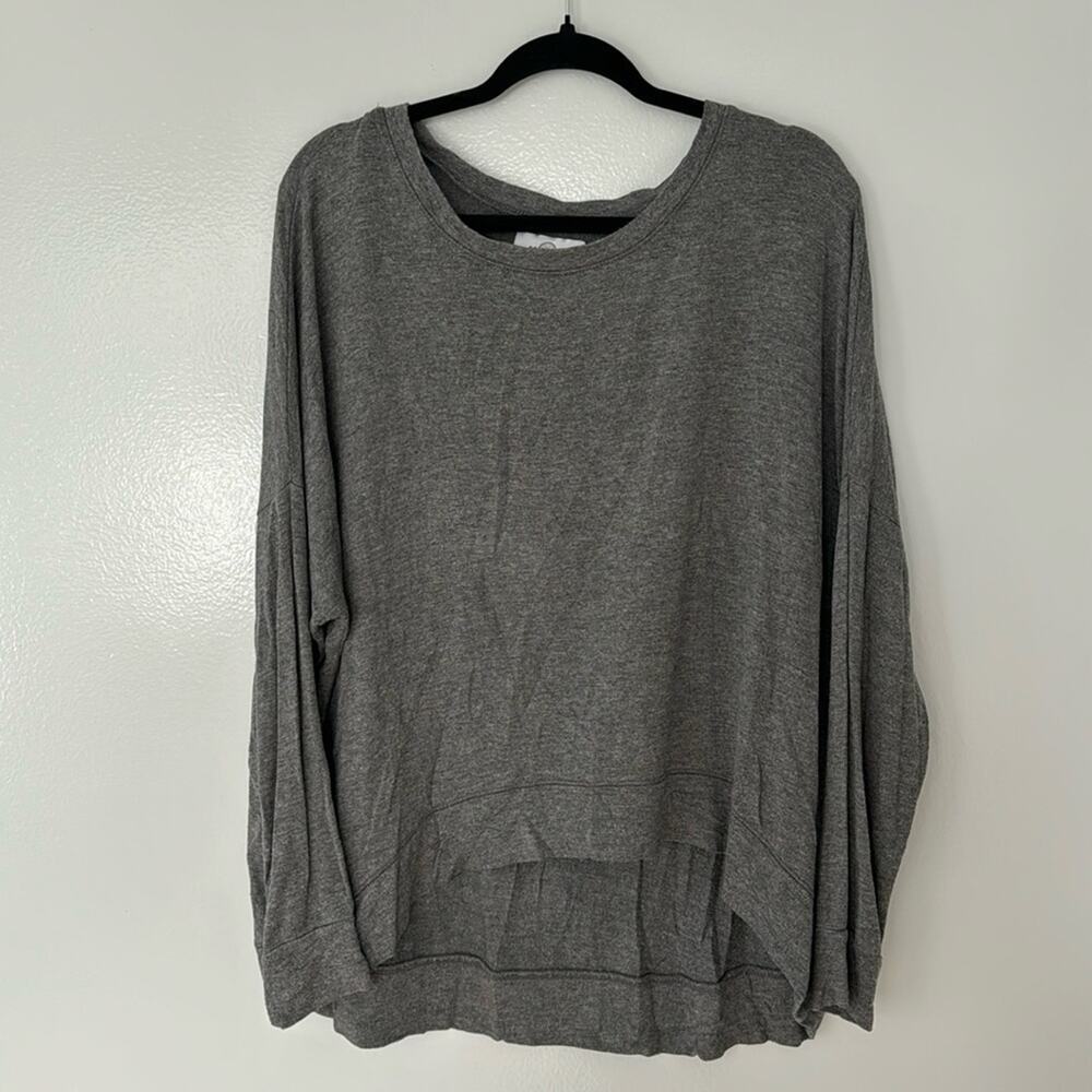 Soul Cycle  Women’s Top Gym Workout Train Exercise Basic Neutral Loose fitting